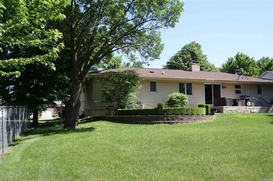 1008 1st St Ne, Oelwein, IA 50662 - #2