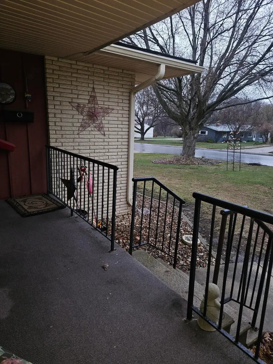 1008 1st St Ne, Oelwein, IA 50662 - #3