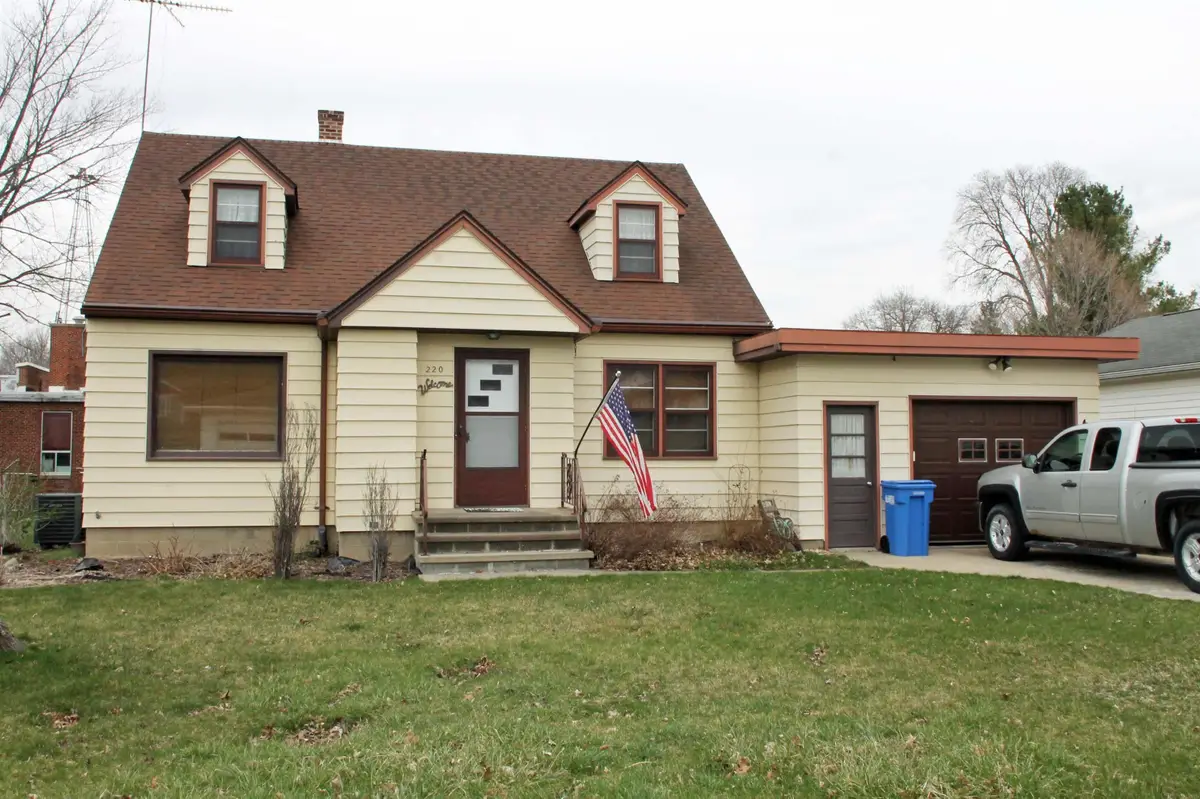 220 E Franklin Street, Denver, IA 50622 - #1