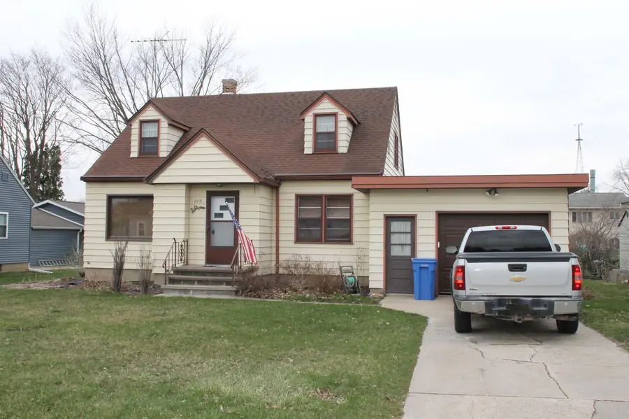 220 E Franklin Street, Denver, IA 50622 - #2