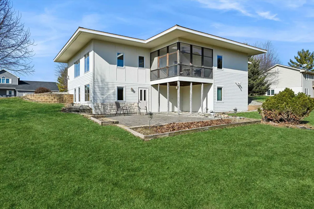 1004 Kenyon Drive, Waverly, IA 50677 - #1