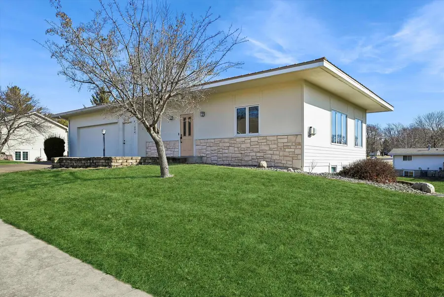 1004 Kenyon Drive, Waverly, IA 50677 - #2