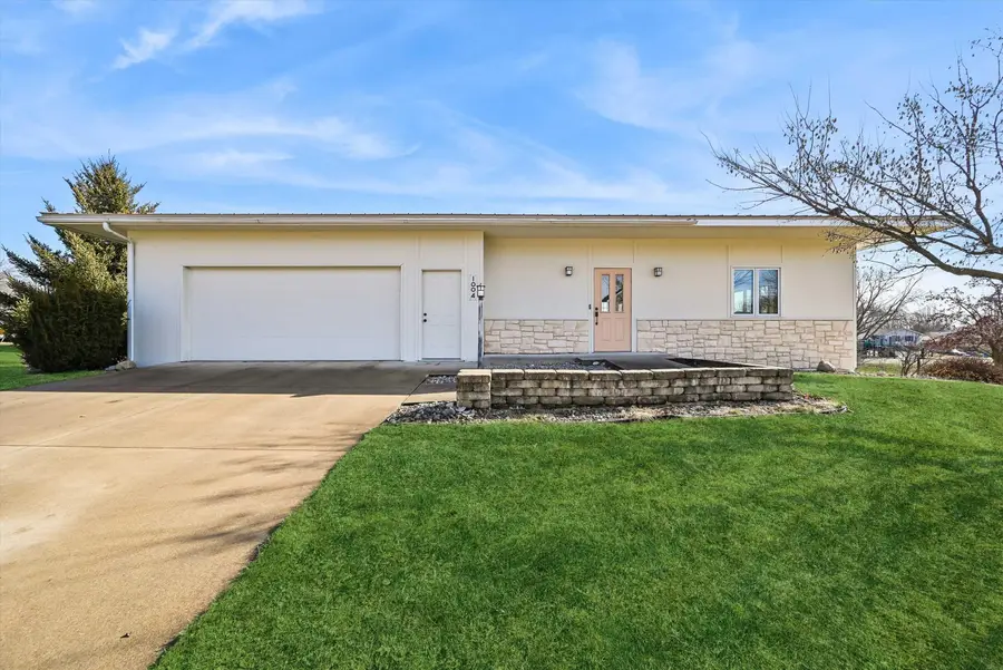 1004 Kenyon Drive, Waverly, IA 50677 - #3