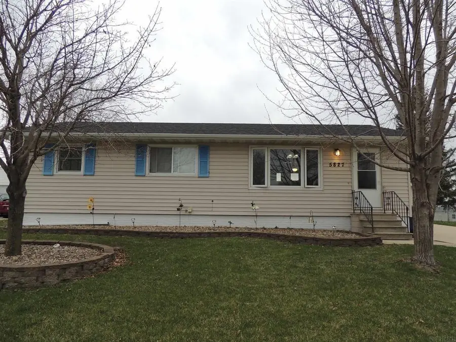 5827 Dahlia Boulevard, Waterloo, IA 50701 - #2