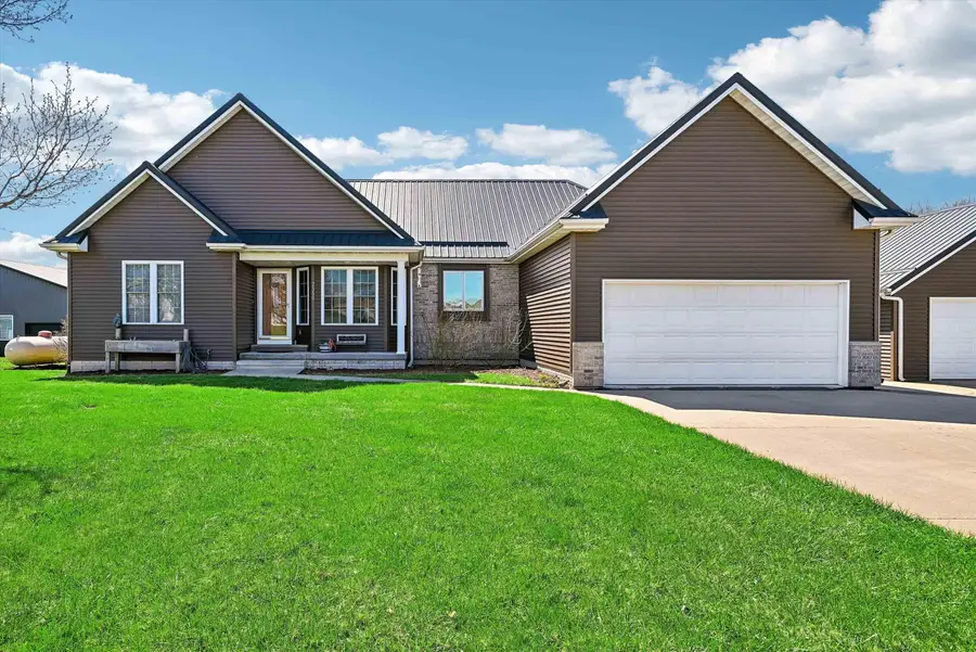 2550 Meadow View Drive, Urbana, IA 52345 - #2