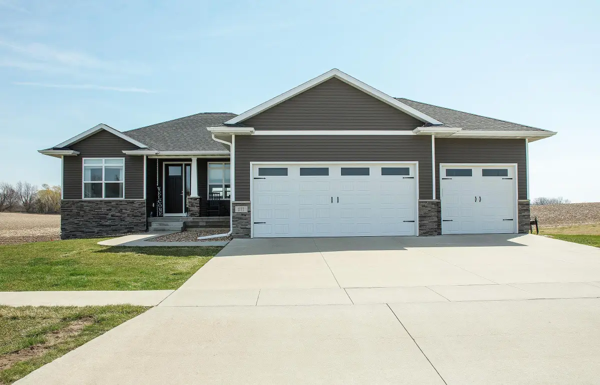 211 Elliot Avenue, Shell Rock, IA 50670 - #1