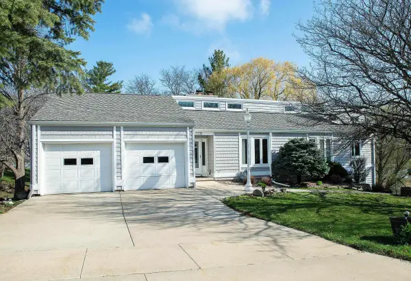 736 Greenfield Ave., Waverly, IA 50677