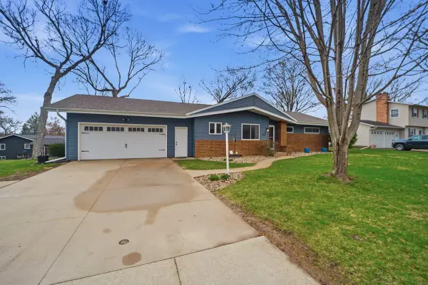 1316 Hillcrest Drive, Waverly, IA 50677