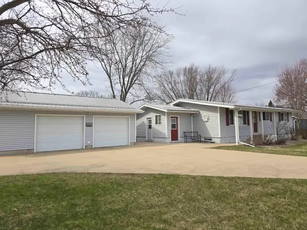 2506 River Road, Decorah, IA 52101
