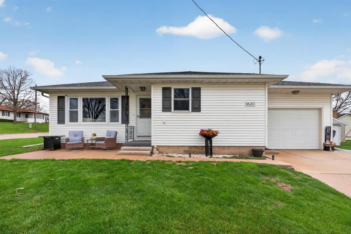 1620 6th Street, Gilbertville, IA 50634 - #1