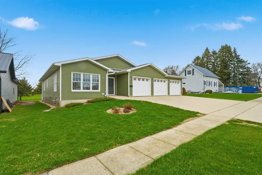 303 S Chestnut Street, Edgewood, IA 52042 - #2