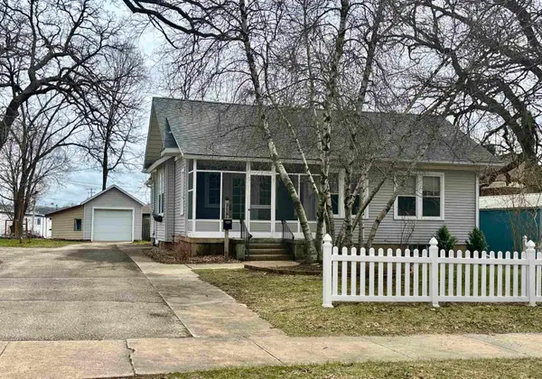 206 East Street, Decorah, IA 52101