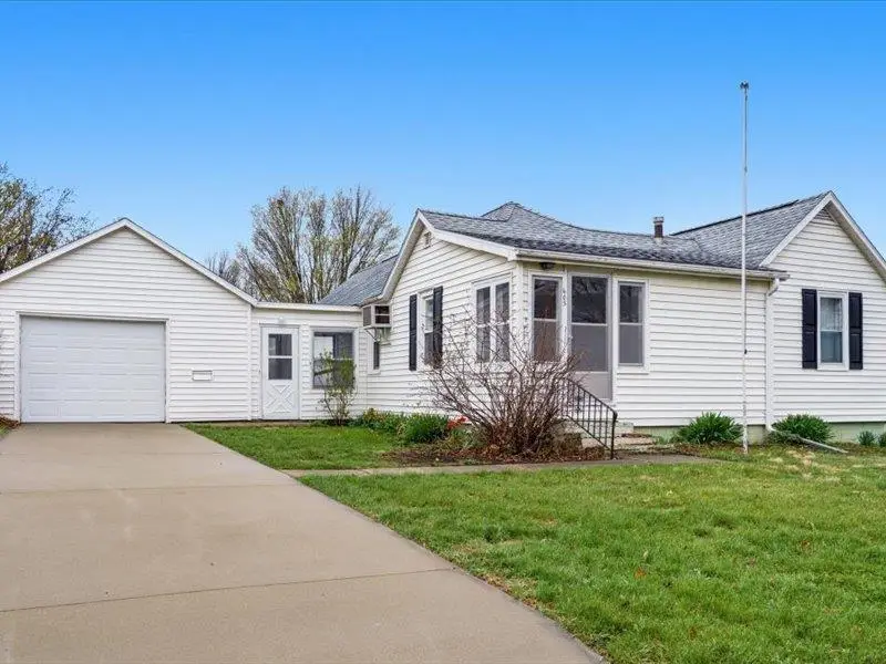 605 Pine Street, Reinbeck, IA 50669 - #1