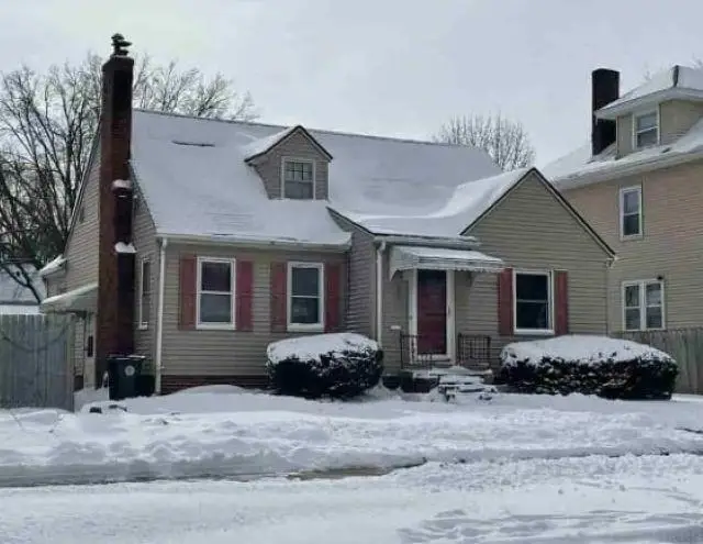 1621 W 3rd Street, Waterloo, IA 50701 - #1