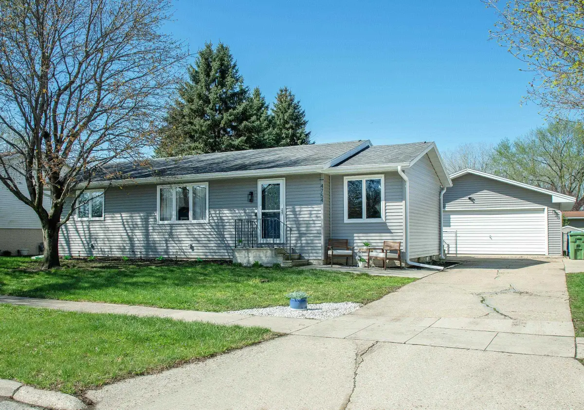 4754 Edgebrook Drive, Waterloo, IA 50701 - #1