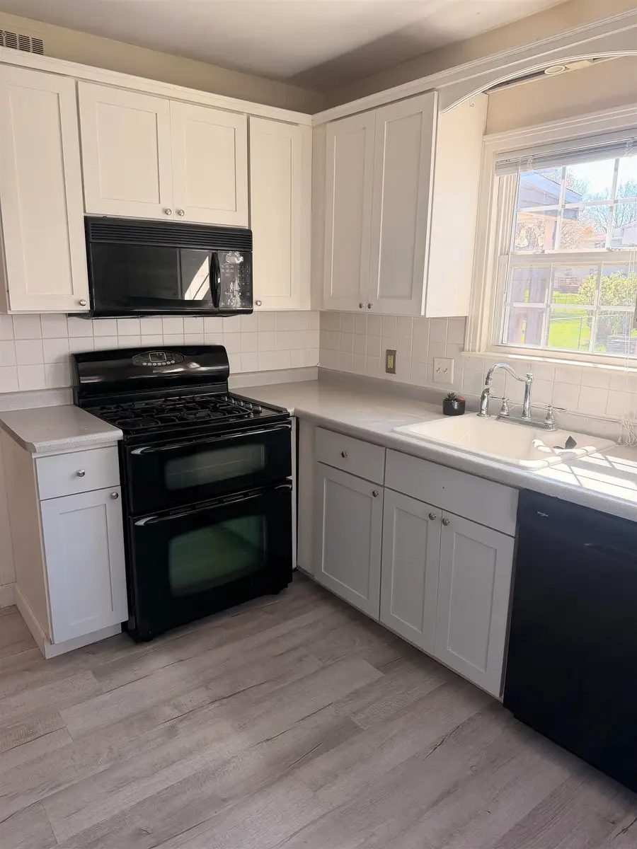 1712 W 7th Street, Waterloo, IA 50702 - #3