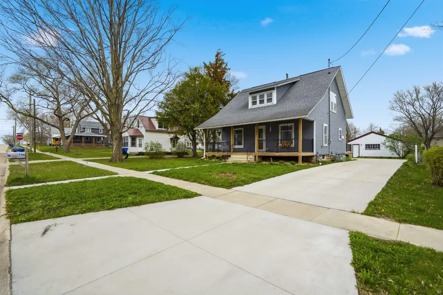 706 5th St Ne, Independence, IA 50644 - #2