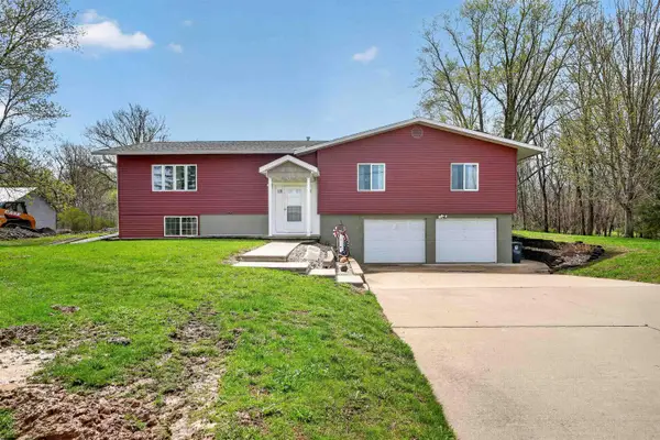 610 W Lone Tree Road, Cedar Falls, IA 50613