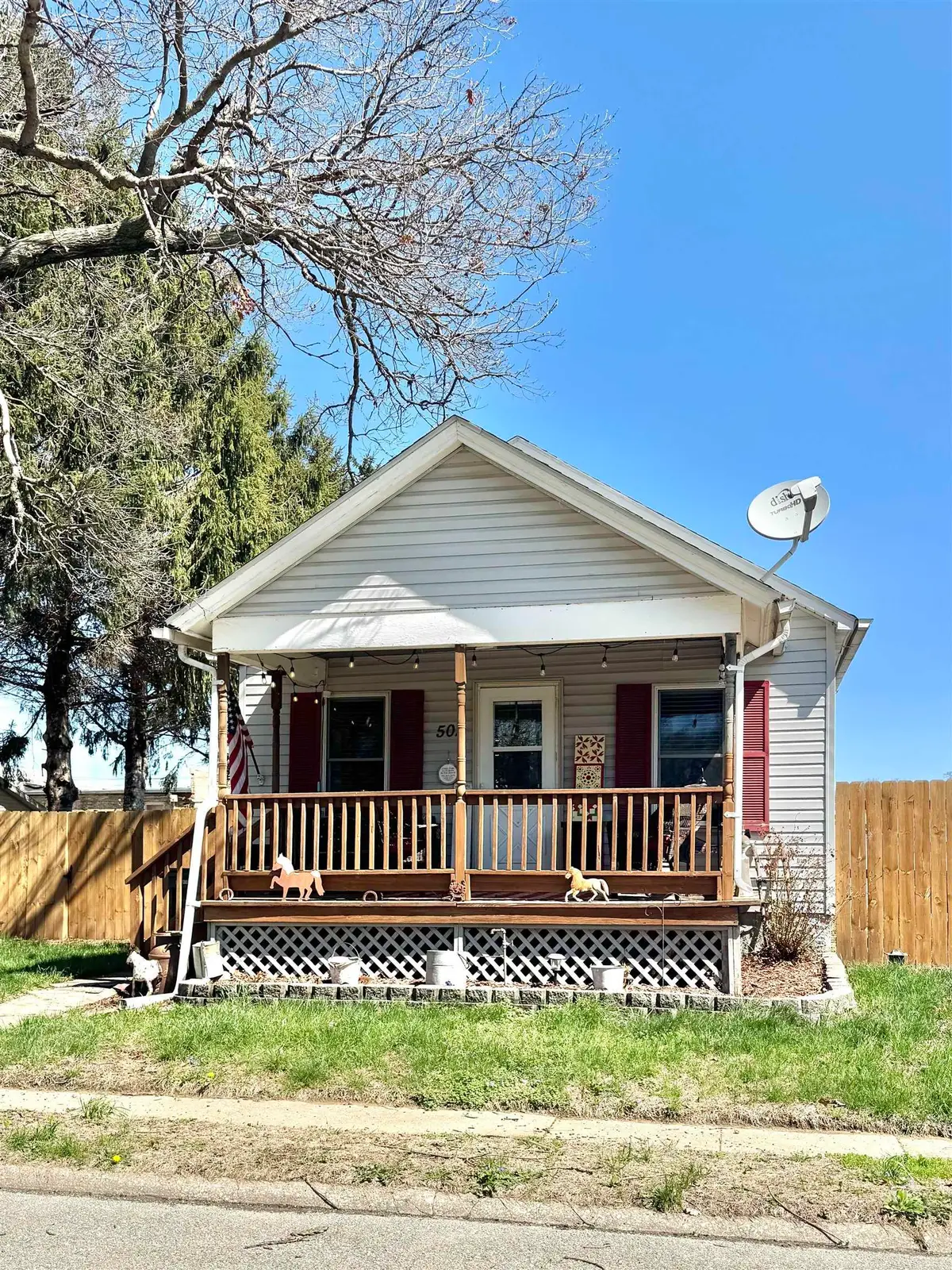 502 1st St, La Porte City, IA 50651 - #1