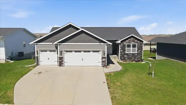 1115 Algonquin Drive, Cedar Falls, IA 50613