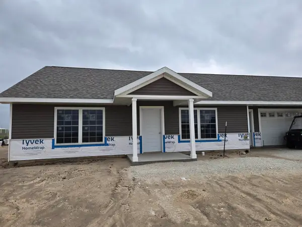 1303 Joe's Circle, Manchester, IA 52057