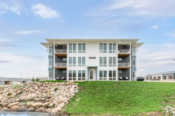 4025 Cedar Heights Drive #8, Cedar Falls, IA 50613