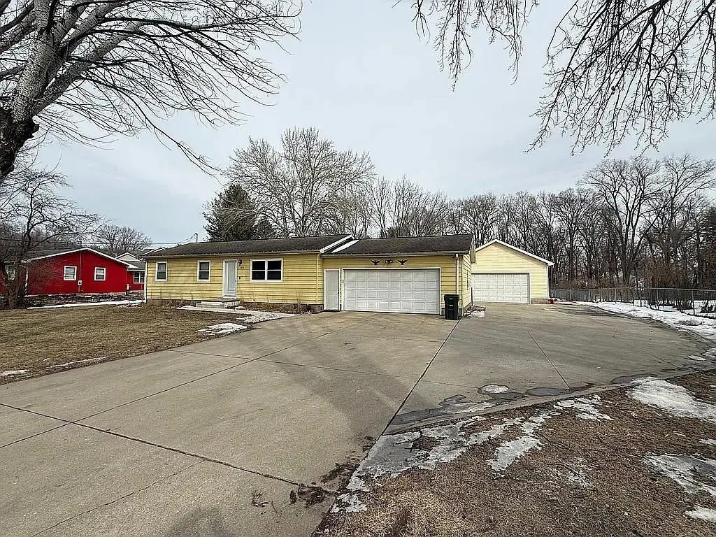 1325 Western, Cedar Falls, IA 50613 - #1