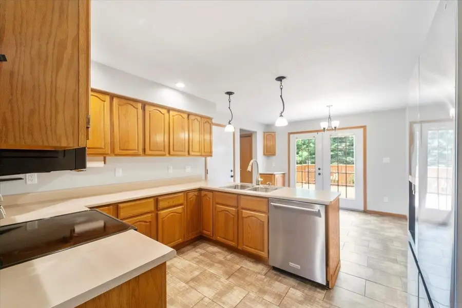 4710 Donald Drive, Cedar Falls, IA 50613 - #3