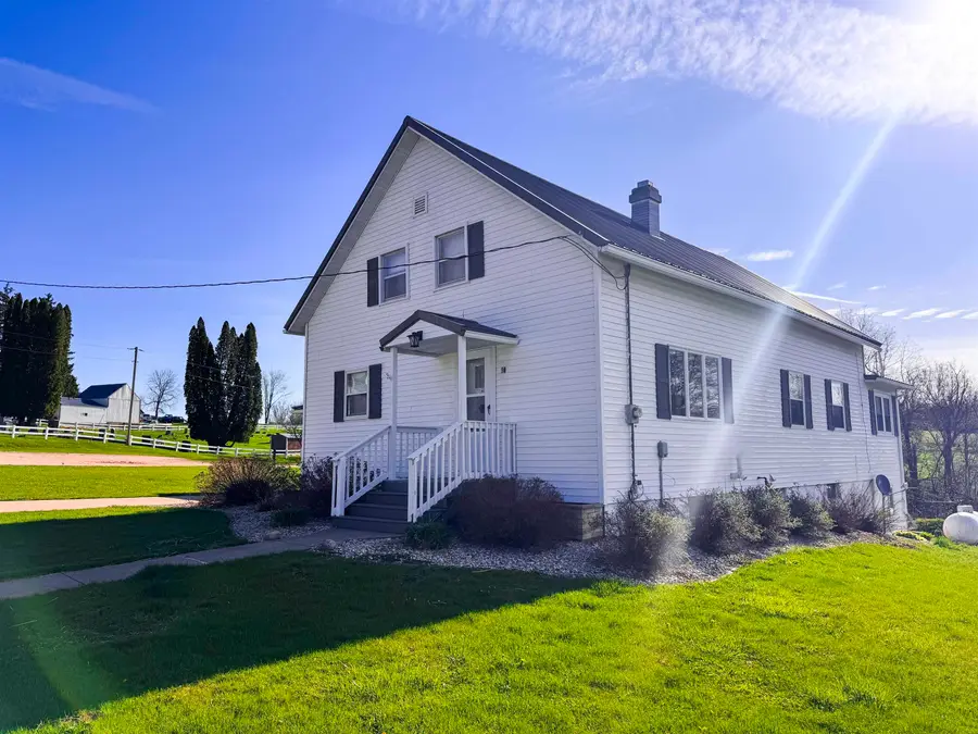 90 Main Street, Waterville, IA 52170 - #2