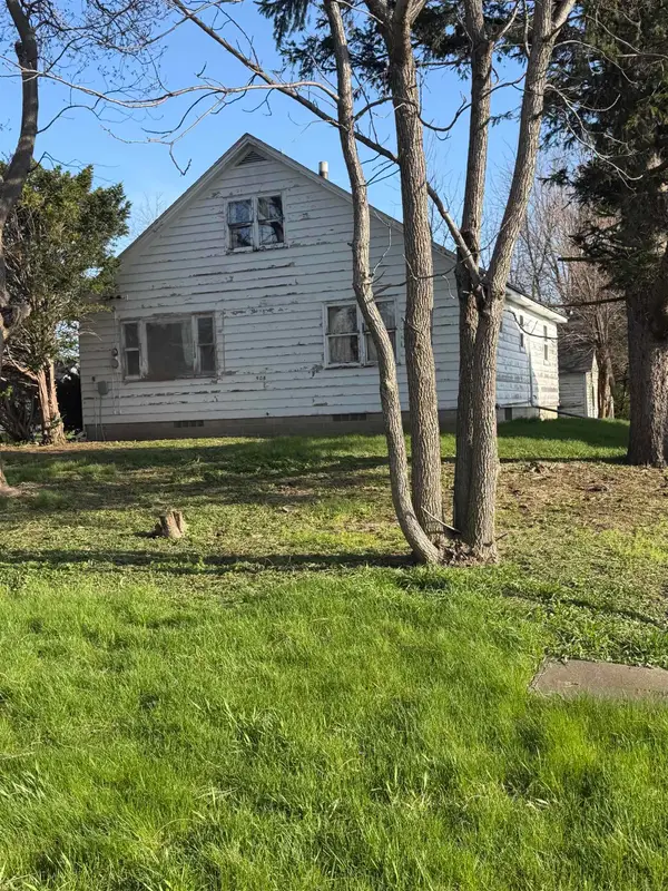 908 Sherman Street, Dysart, IA 52224