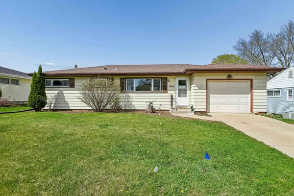 1904 NW 2nd Avenue, Waverly, IA 50677