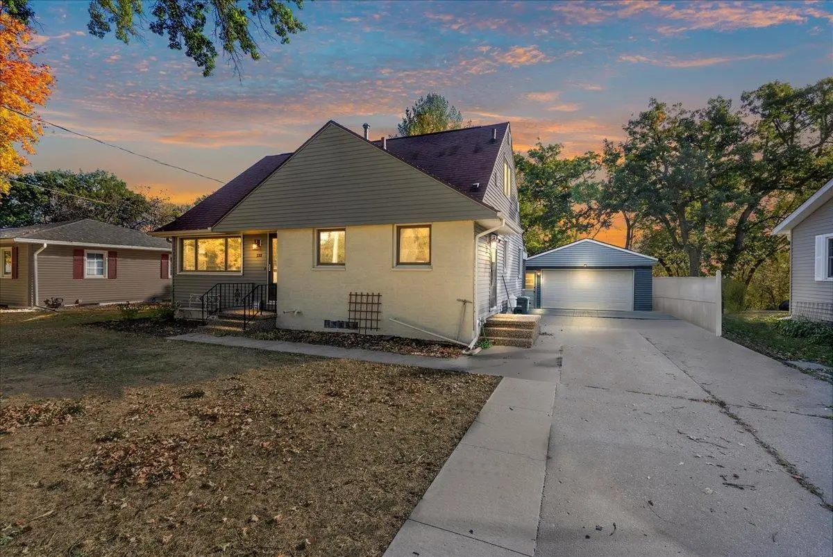 132 Desoto Avenue, Waterloo, IA 50701 - #1
