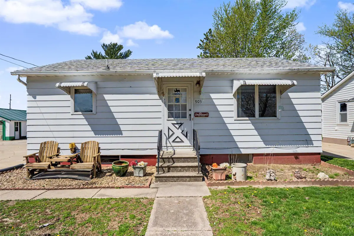 903 NE Park Avenue, Independence, IA 50644 - #1