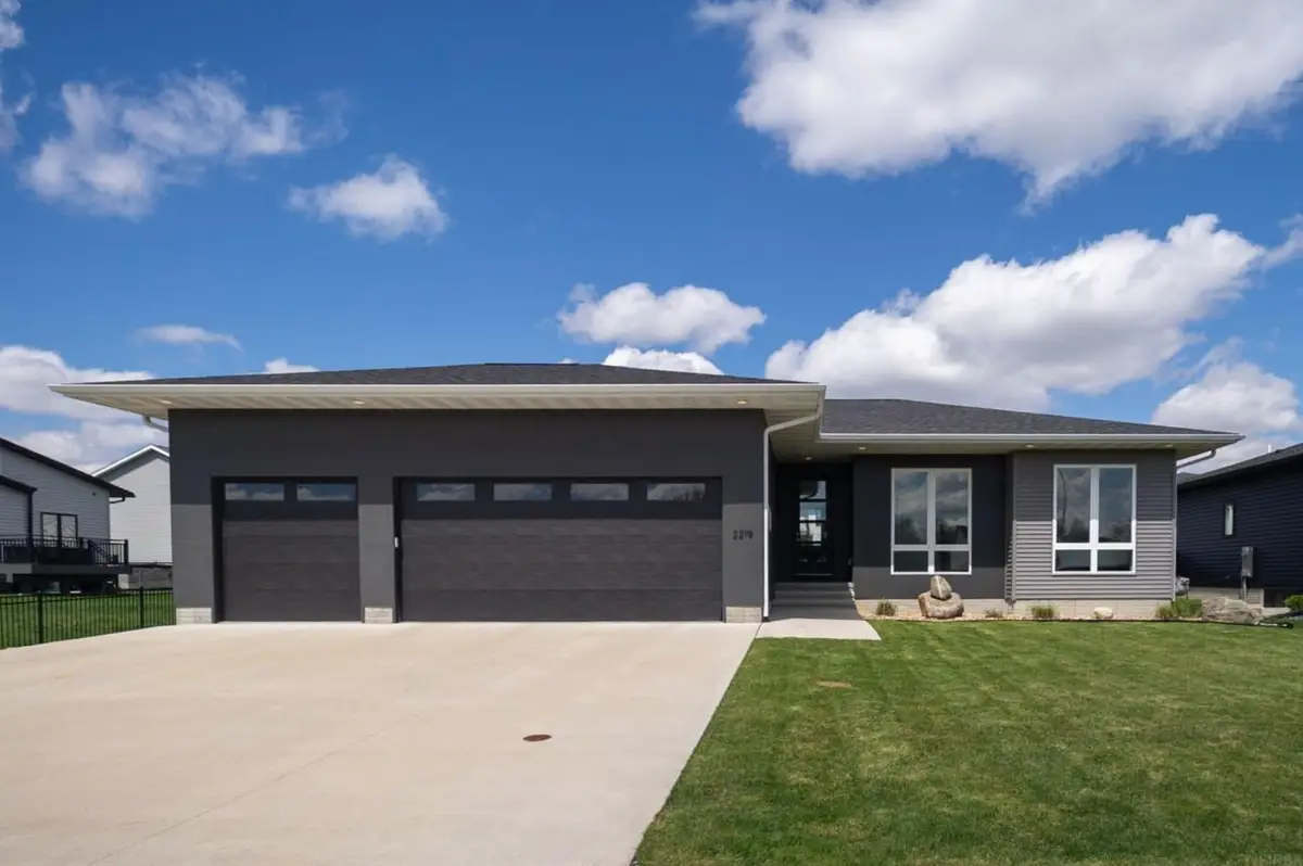 2219 Vera Way, Cedar Falls, IA 50613 - #1