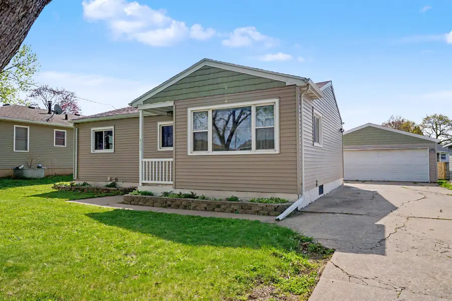 820 Dena Street, Waterloo, IA 50702 - #2