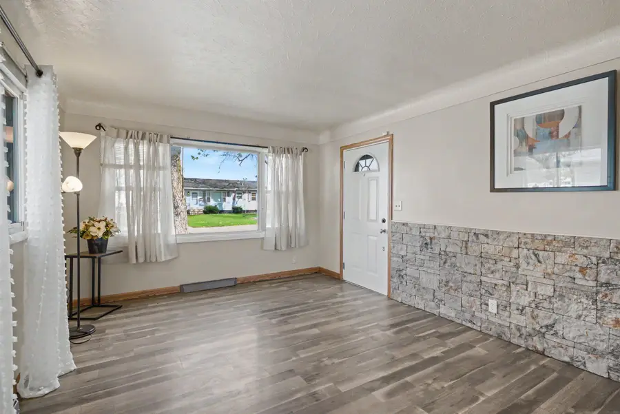 820 Dena Street, Waterloo, IA 50702 - #3