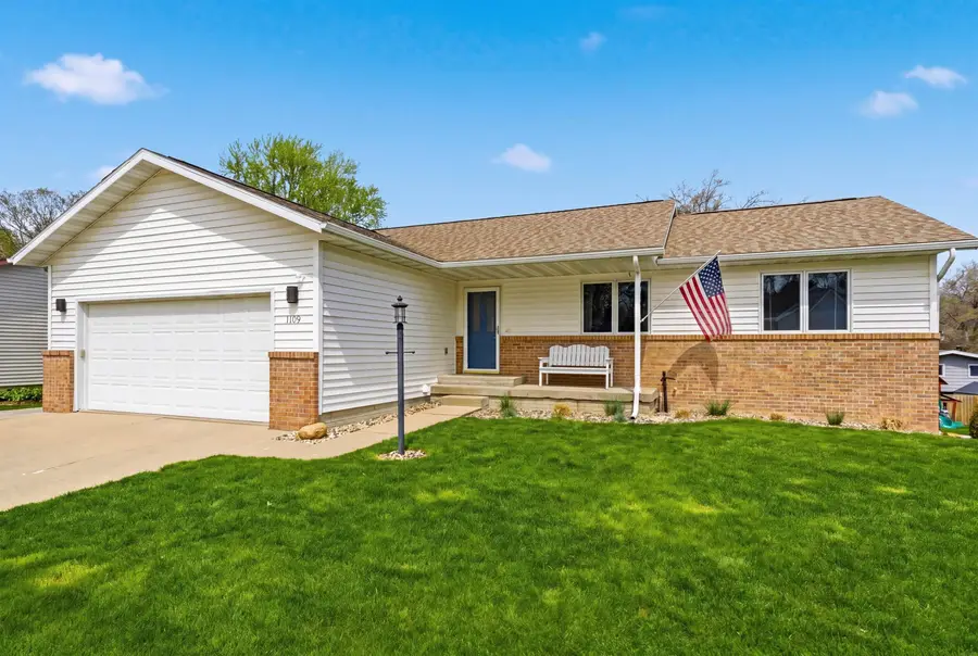 1109 Parkway Avenue, Cedar Falls, IA 50613 - #2
