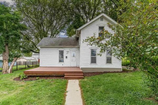 327 W 12th Street, Waterloo, IA 50702