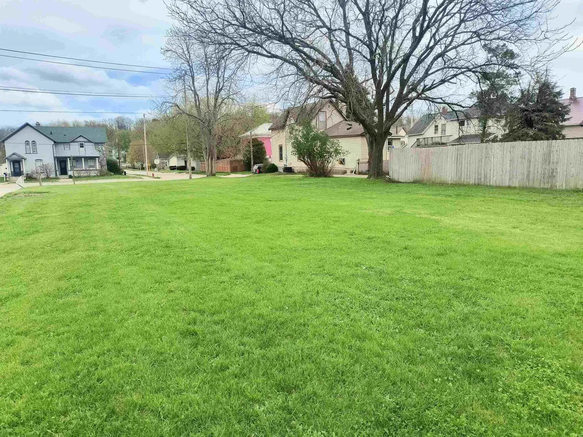 337 Washington, Decorah, IA 52101 - #1