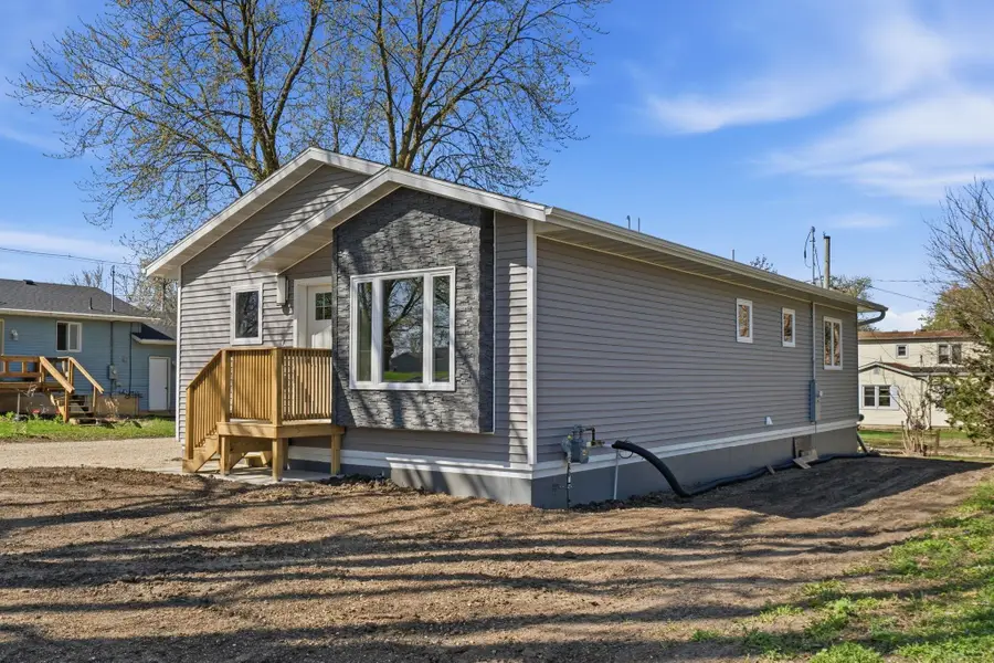 341 S Chestnut Avenue, New Hampton, IA 50659 - #2