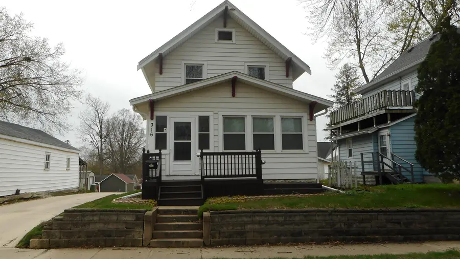 316 W 13th Street, Cedar Falls, IA 50613 - #2