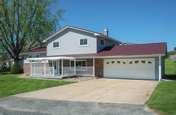 172 Lakeshore Drive, Nashua, IA 50658