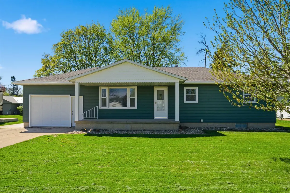 1110 N 2nd Street, Manchester, IA 52057 - #1