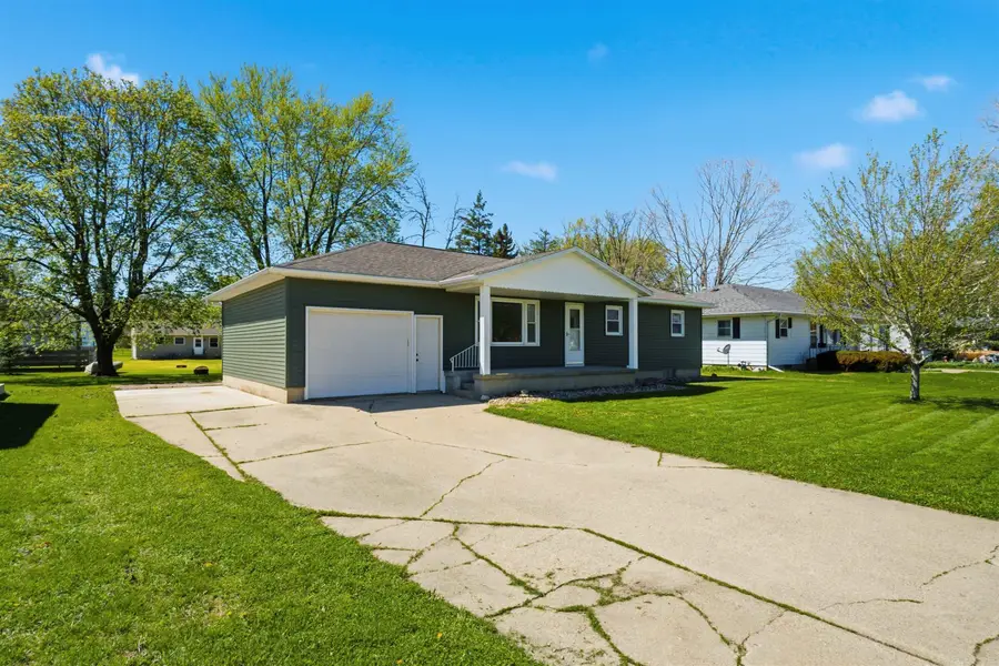 1110 N 2nd Street, Manchester, IA 52057 - #2
