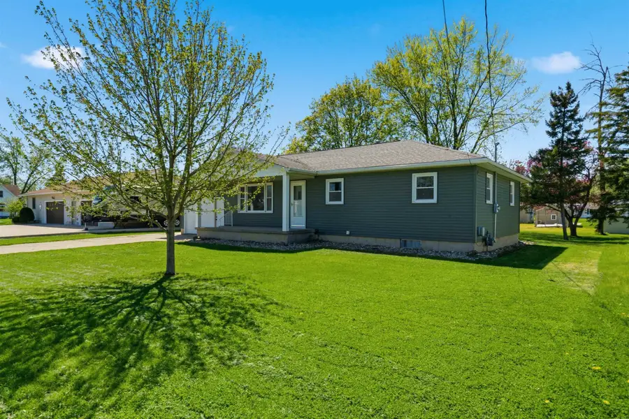 1110 N 2nd Street, Manchester, IA 52057 - #3