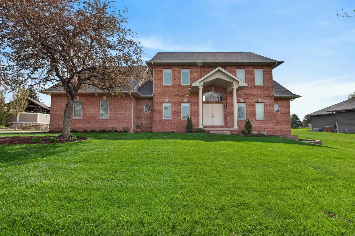 5025 South Fork Lane, Waterloo, IA 50701 - #1