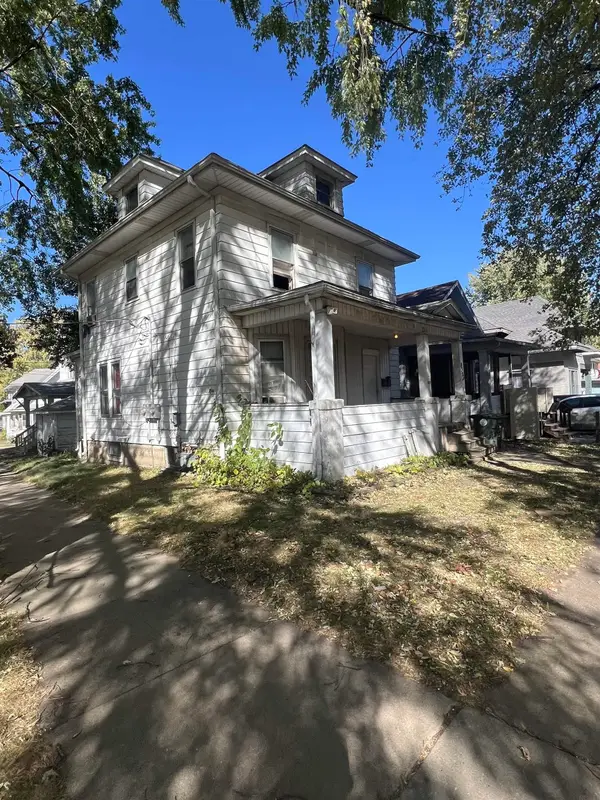 832 W 1st, Waterloo, IA 50701