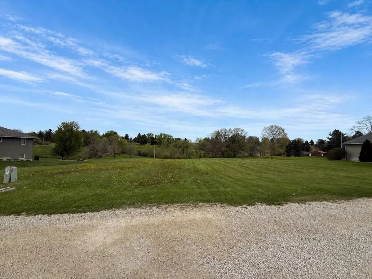 10350 Echo Valley Rd, West Union, IA 52175 - #1
