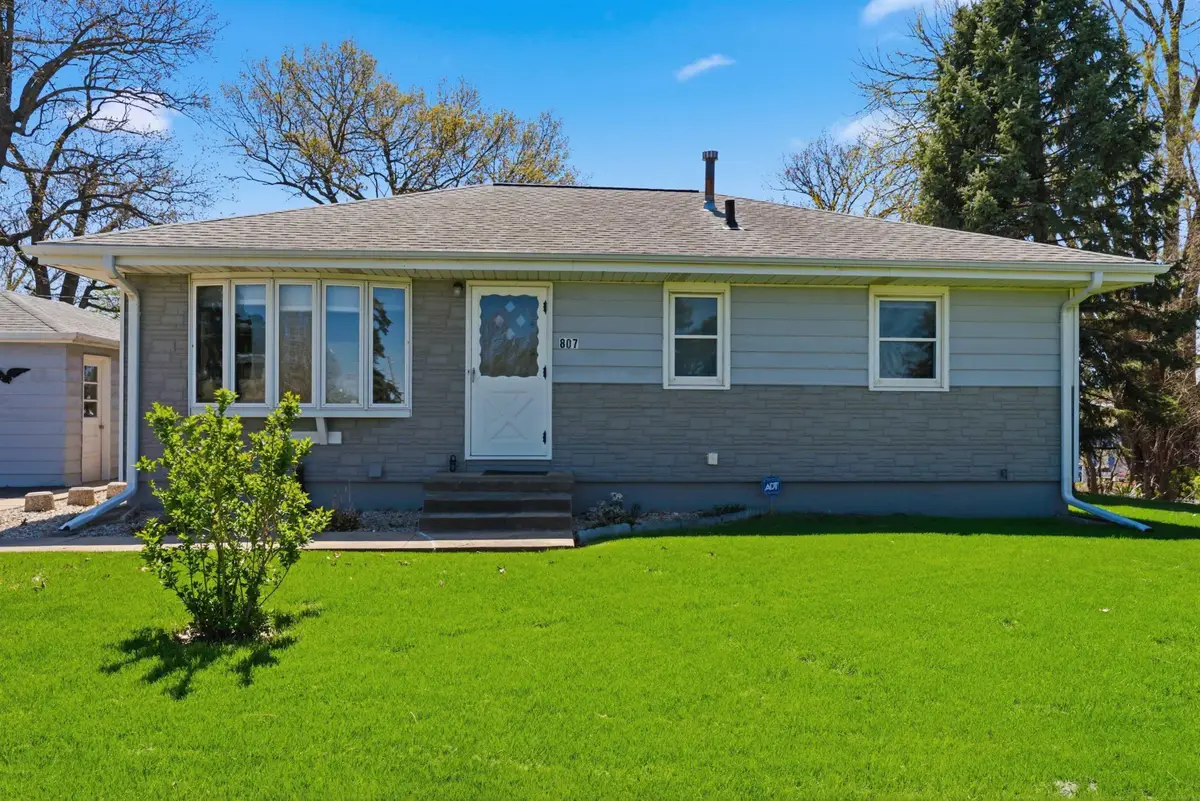 807 Maynard Avenue, Waterloo, IA 50701 - #1