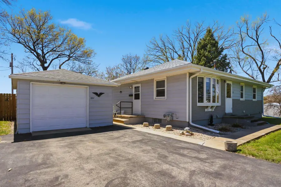 807 Maynard Avenue, Waterloo, IA 50701 - #2